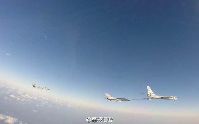 一大波大奶牛来袭 轰油6为歼8战机空中加油