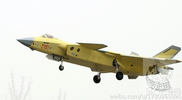 歼20战机2001、2011、2017侧视图