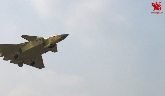 歼20战机2001、2011、2017侧视图