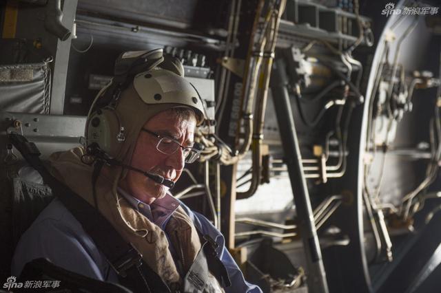 美防长登航母巡航南海舰载机频起飞