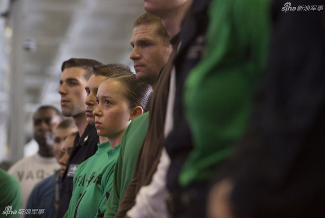 美防长登航母巡航南海舰载机频起飞