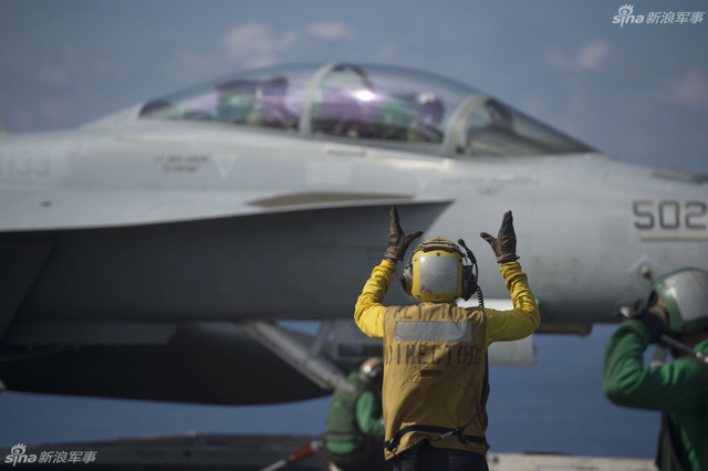 美防长登航母巡航南海舰载机频起飞