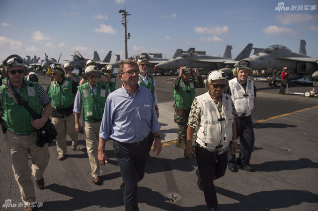 美防长登航母巡航南海舰载机频起飞
