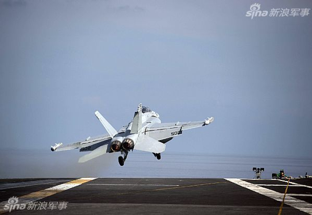 美防长登航母巡航南海舰载机频起飞