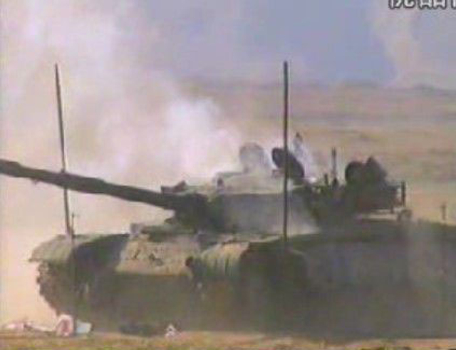 中美俄主战坦克暴力测试：中国99式抗红箭8