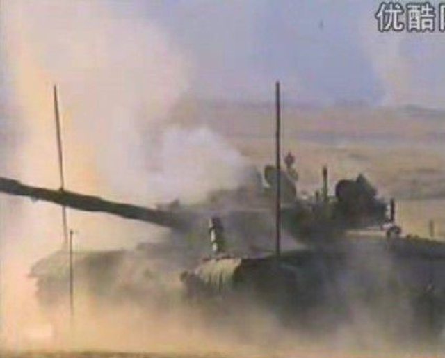 中美俄主战坦克暴力测试：中国99式抗红箭8