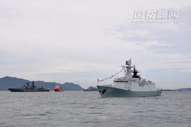 印尼阅舰式旌旗漫天！中美日战舰同台竞技