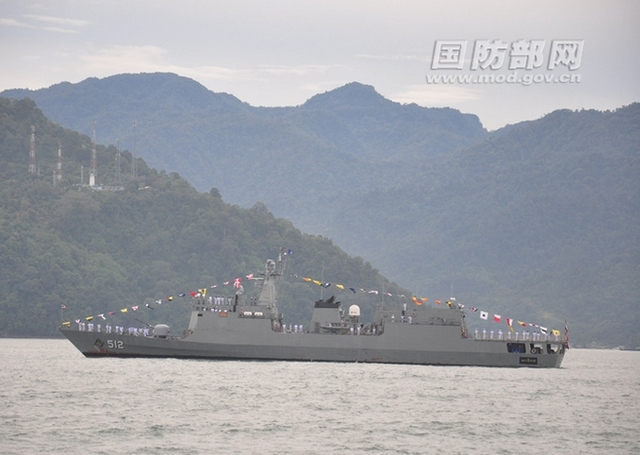 印尼阅舰式旌旗漫天！中美日战舰同台竞技