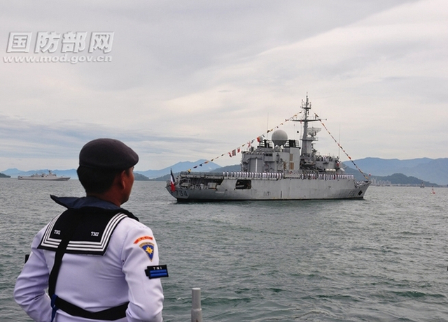 印尼阅舰式旌旗漫天！中美日战舰同台竞技