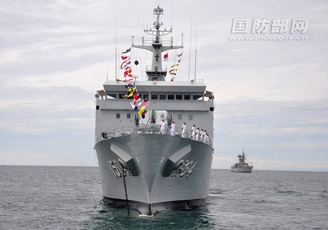 印尼阅舰式旌旗漫天！中美日战舰同台竞技