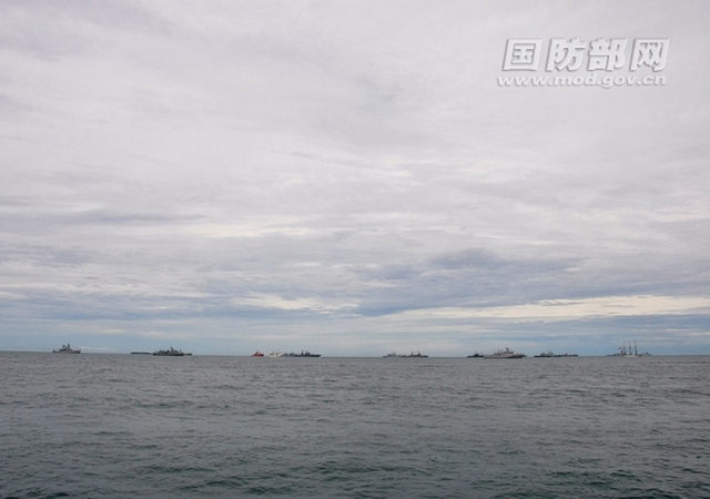 印尼阅舰式旌旗漫天！中美日战舰同台竞技