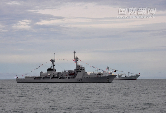 印尼阅舰式旌旗漫天！中美日战舰同台竞技