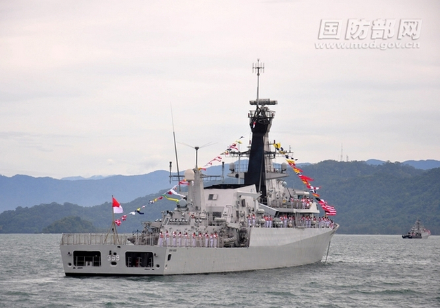 印尼阅舰式旌旗漫天！中美日战舰同台竞技