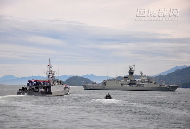 印尼阅舰式旌旗漫天！中美日战舰同台竞技