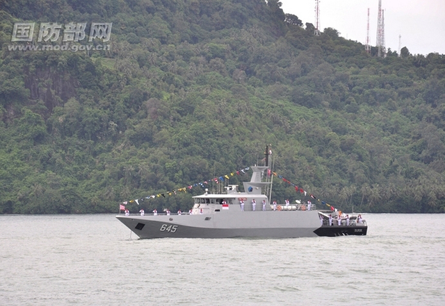 印尼阅舰式旌旗漫天！中美日战舰同台竞技