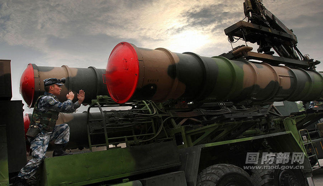 霹雳火石惊雷电 红旗9双弹齐射画面罕见曝光