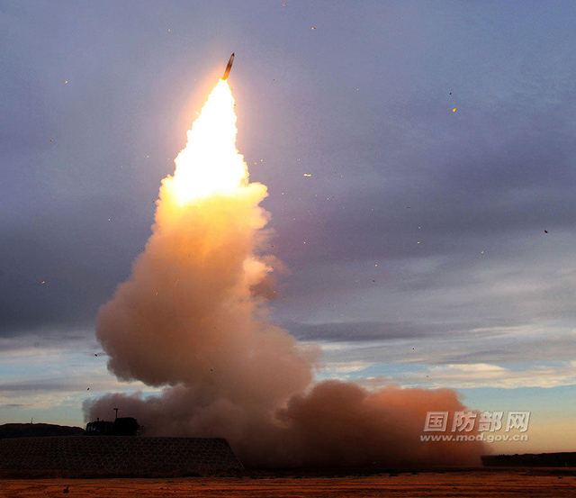 霹雳火石惊雷电 红旗9双弹齐射画面罕见曝光