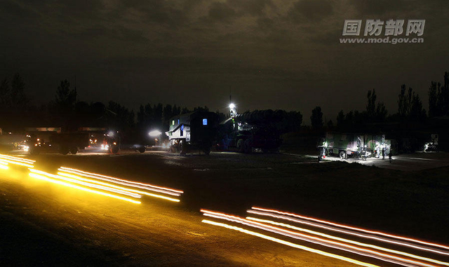 霹雳火石惊雷电 红旗9双弹齐射画面罕见曝光