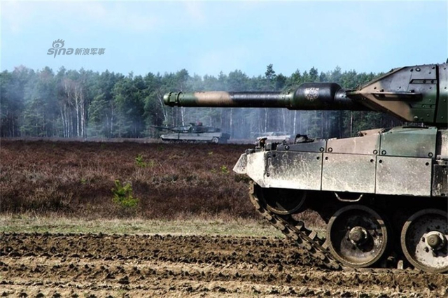 移动的钢铁堡垒 波兰豹2坦克与中国99哪家强