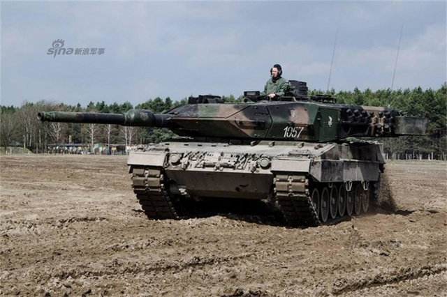 移动的钢铁堡垒 波兰豹2坦克与中国99哪家强