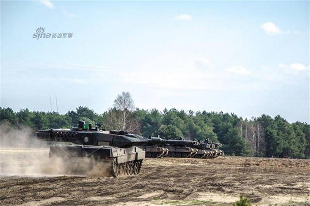 移动的钢铁堡垒 波兰豹2坦克与中国99哪家强