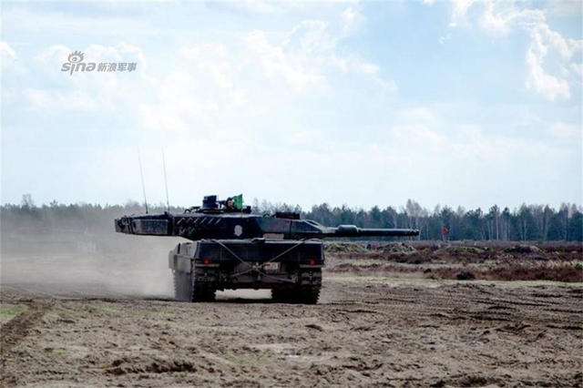 移动的钢铁堡垒 波兰豹2坦克与中国99哪家强