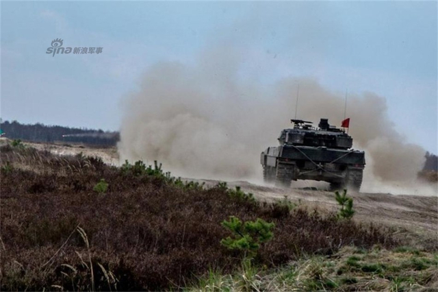 移动的钢铁堡垒 波兰豹2坦克与中国99哪家强