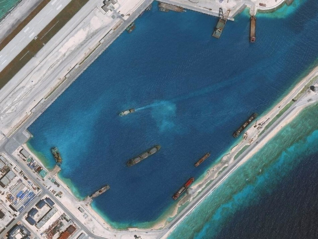 永暑礁上小城拔地而起 小区与斑马线都不缺