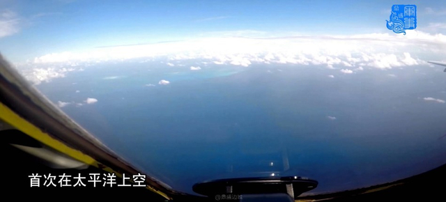 解放军轰6K战神飞越太平洋 刺穿云层场面震撼