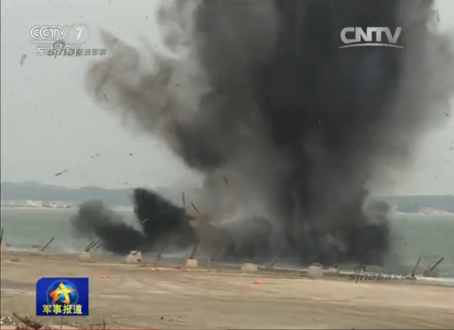 解放军东南某海域登陆大演习 