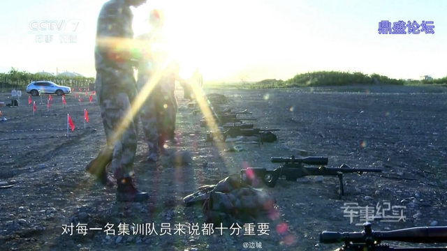 场面真霸气！我军狙击手集训高精尖大狙摆一地
