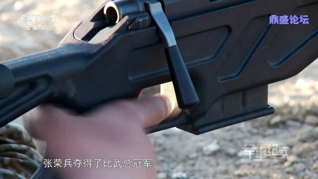 场面真霸气！我军狙击手集训高精尖大狙摆一地