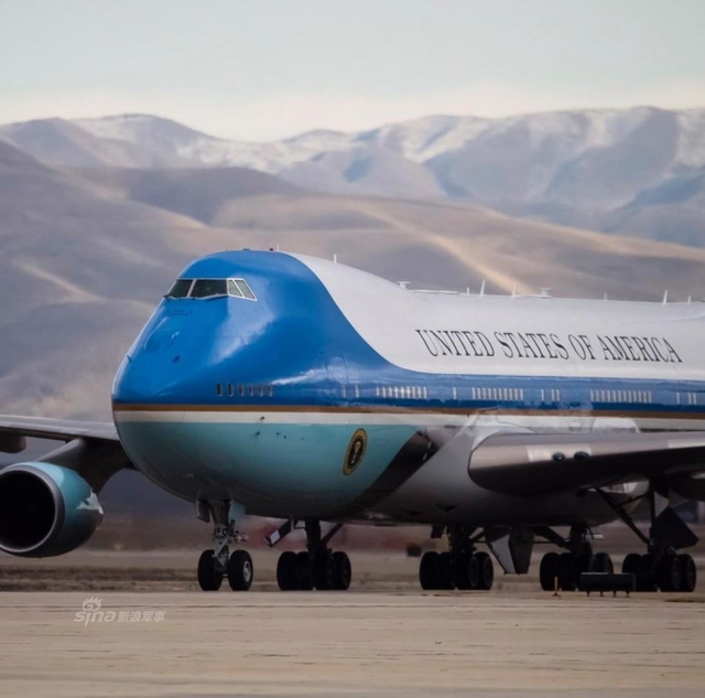 美国总统专机赴越南 避南海空域