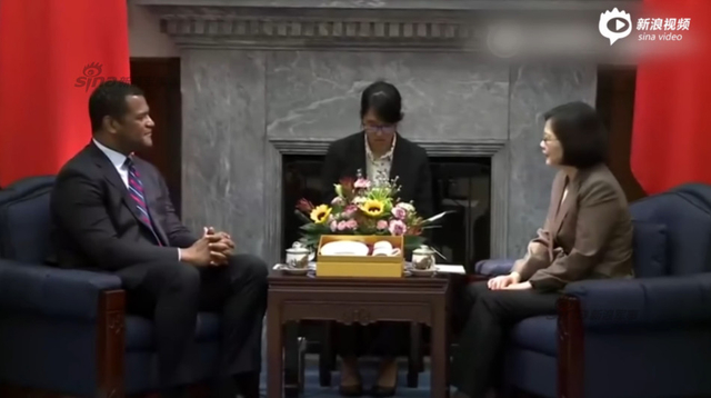 蔡英文见美国访问团变结巴:我说中文有困难