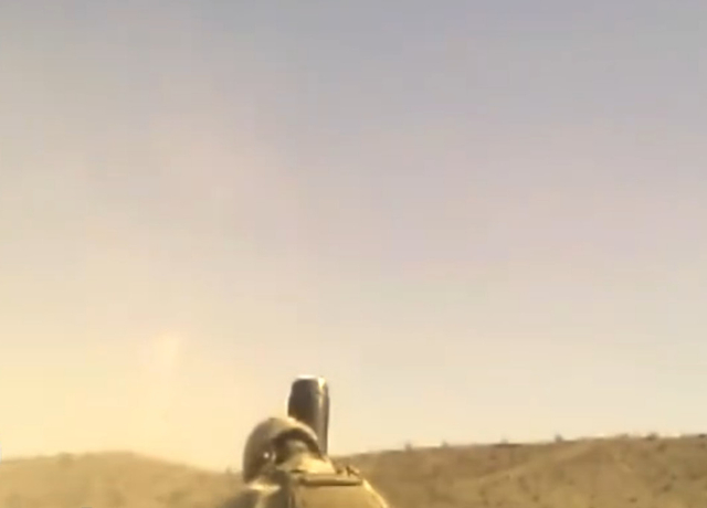 美国大兵也怕死：迫击炮发射失败 炮手拔腿就跑