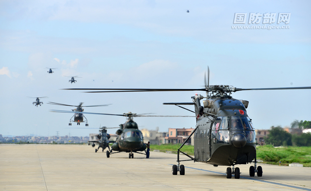 31军陆航团飞行训练：武直10火力护航大秀战力