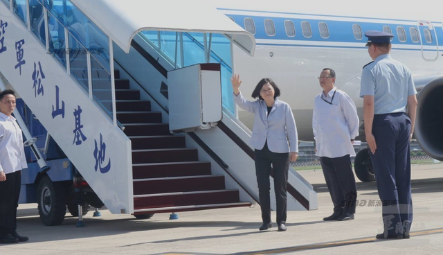 蔡英文视察台军F-16战机：要求“把台湾看好”