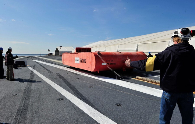 领先中国多少年？美军福特航母高清俯视图曝光