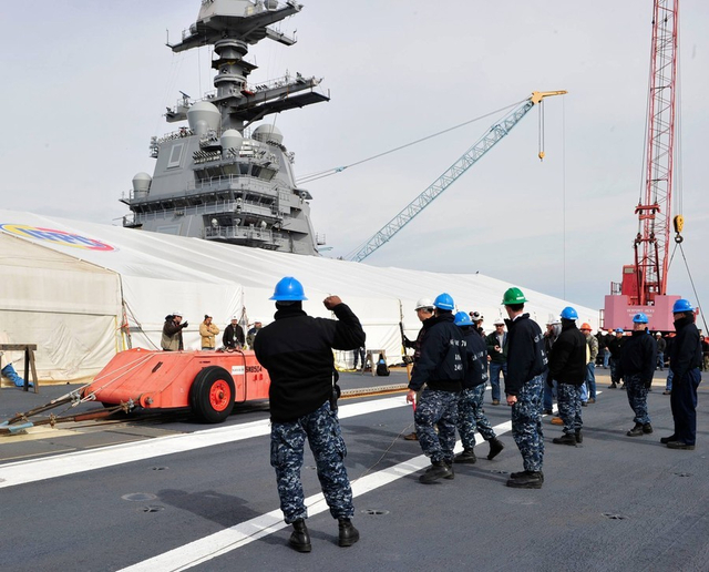 领先中国多少年？美军福特航母高清俯视图曝光