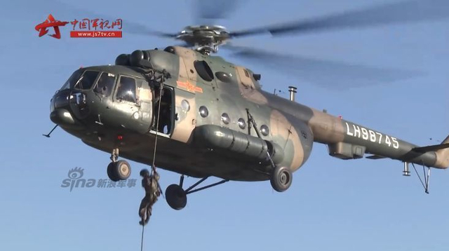 38军万人千车大演习：99A坦克与无人机组合出击