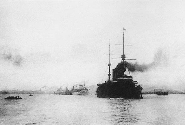 淞沪会战珍贵照：中国军队用机枪击落日军飞机