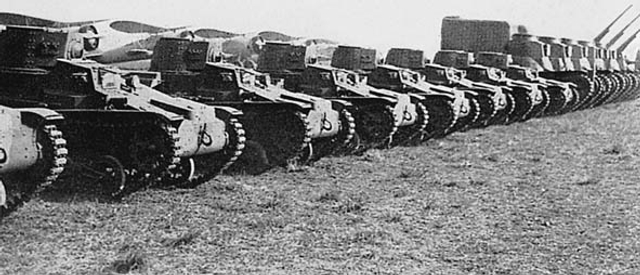 淞沪会战珍贵照：中国军队用机枪击落日军飞机