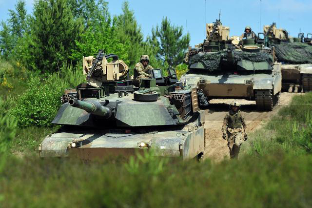 西方24国联军陈兵俄边境