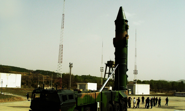 让美航母有来无回!东风21D导弹野外机动发射