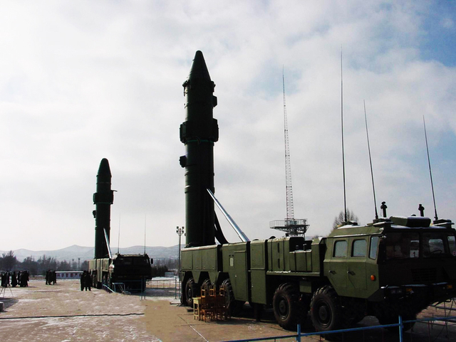 让美航母有来无回!东风21D导弹野外机动发射