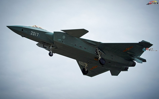 进展神速！曝歼20在西北某地进行隐身性能测试