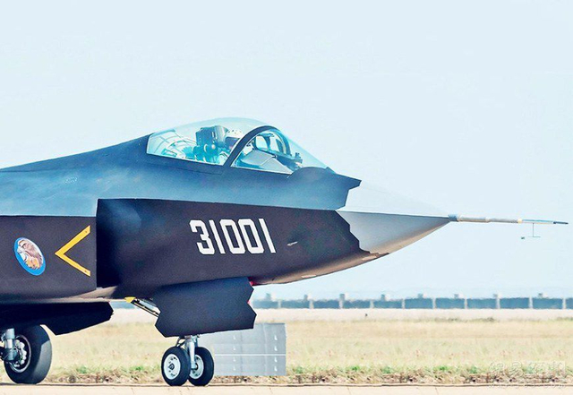 歼31与F35C验证机细节比拼