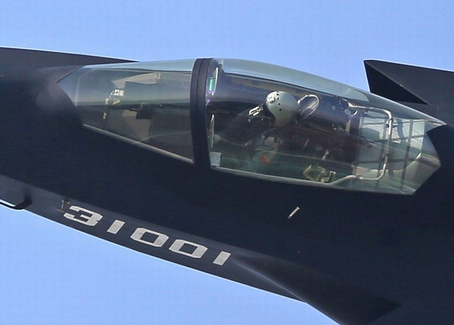 歼31与F35C验证机细节比拼