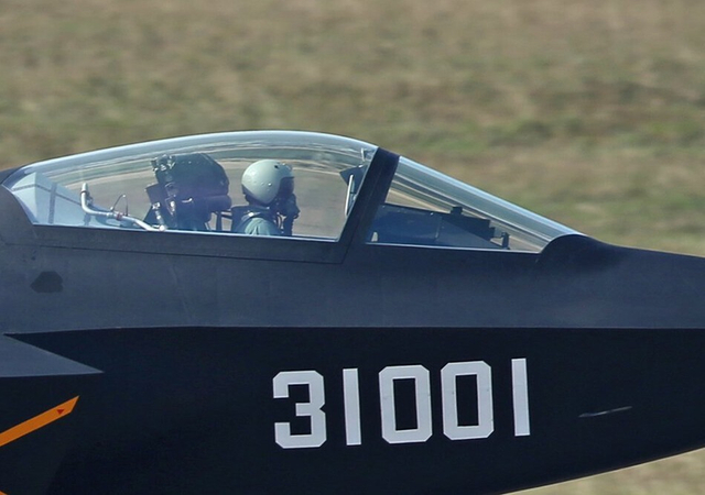 歼31与F35C验证机细节比拼