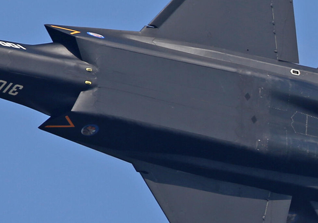 歼31与F35C验证机细节比拼